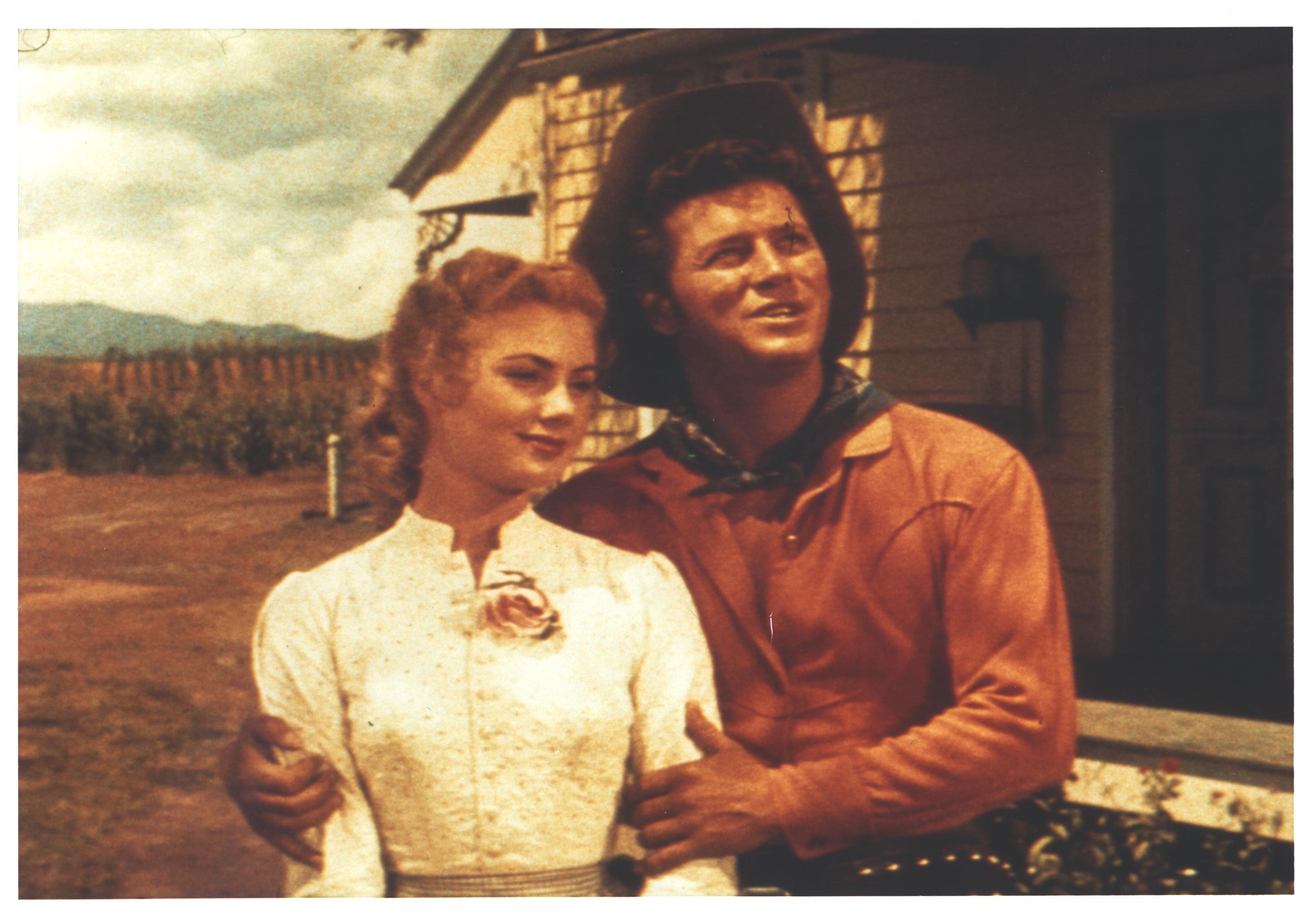 Gordon MacRae as Curly and Shirley Jones as Laurey Williams Gordon MacRae as Curly and Shirley Jones as Laurey Williams